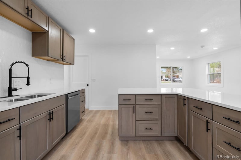 8880 Hoyt Dr, Thornton, CO 80229