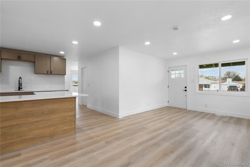 8880 Hoyt Dr, Thornton, CO 80229