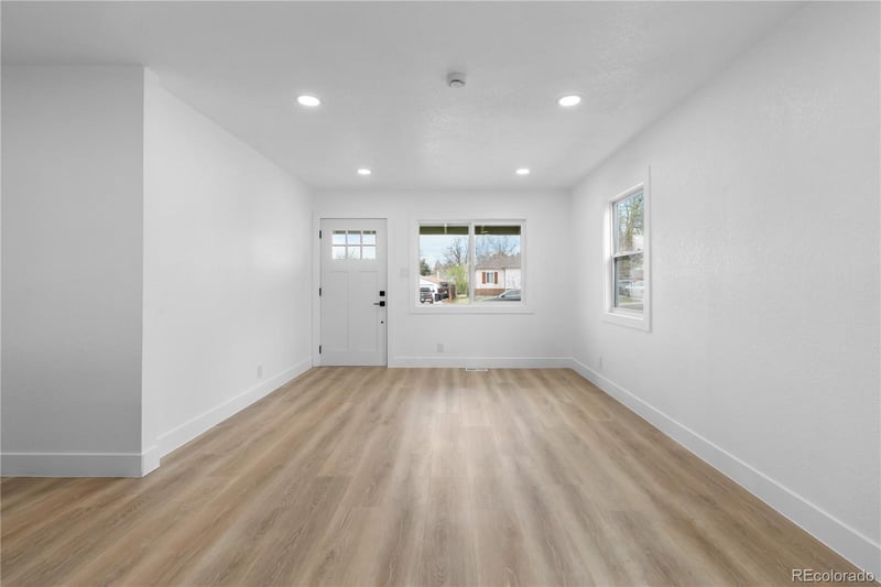 8880 Hoyt Dr, Thornton, CO 80229