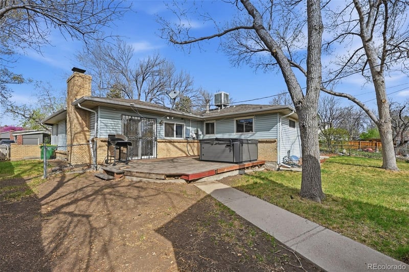 1042 Holland Ct, Lakewood, CO 80226