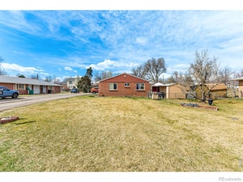 27-29 Newland Ct, Lakewood, CO 80226