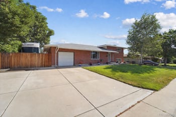 1043 100th Pl, Northglenn, CO 80260