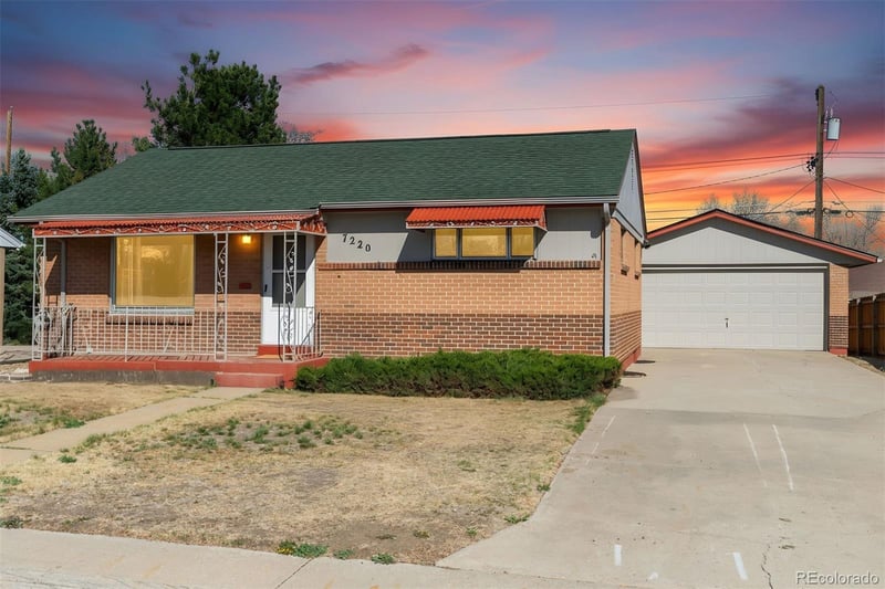 7220 Avrum Dr, Denver, CO 80221