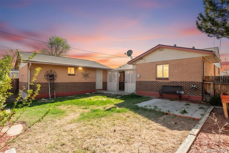 7220 Avrum Dr, Denver, CO 80221