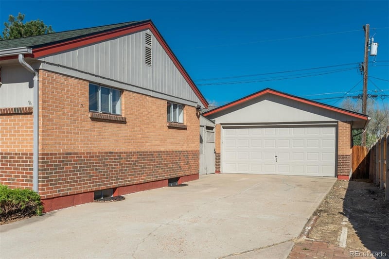 7220 Avrum Dr, Denver, CO 80221