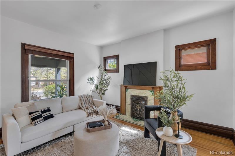 129 Logan St, Denver, CO 80209