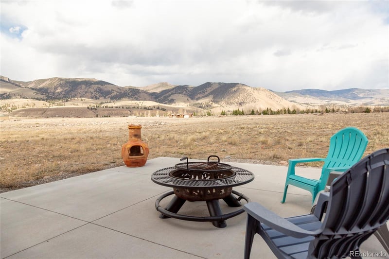 426 Commodore Dr, Creede, CO 81130