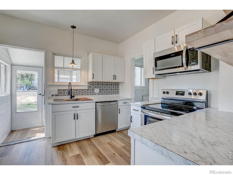 10 S Fremont Ave, Johnstown, CO 80534