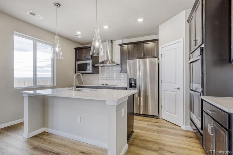 55025 28th Pl, Strasburg, CO 80136