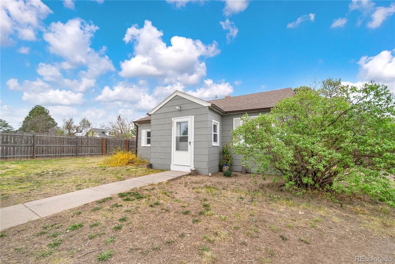 475 W 5th St, Akron, CO 80720