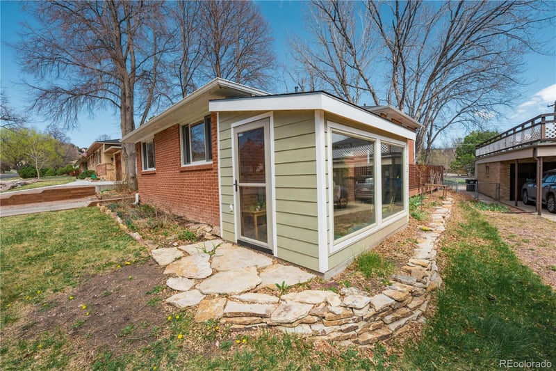 921 Valley Rd, Colorado Springs, CO 80904