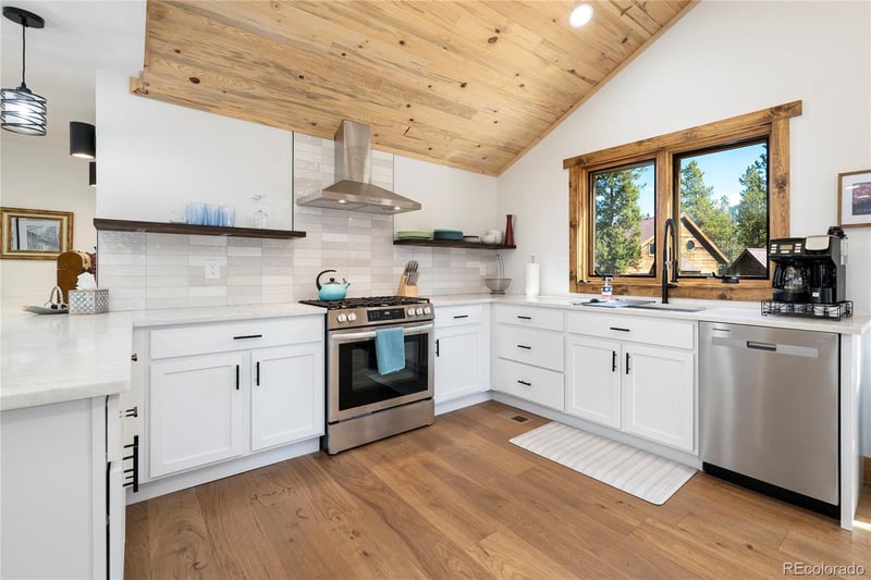 900 Tallaqua Dr, Grand Lake, CO 80447