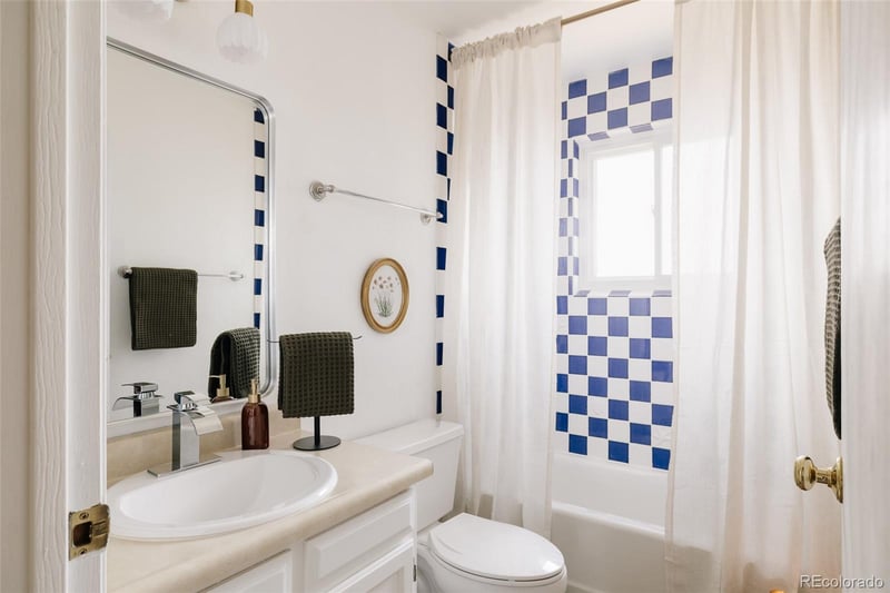 17457 Grand Dr, Aurora, CO 80015