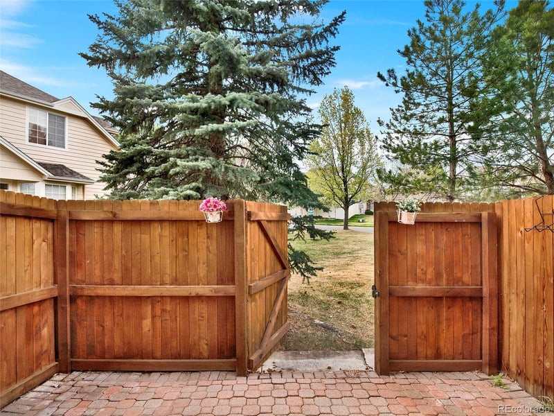 9186 Phillips Dr, Littleton, CO 80128
