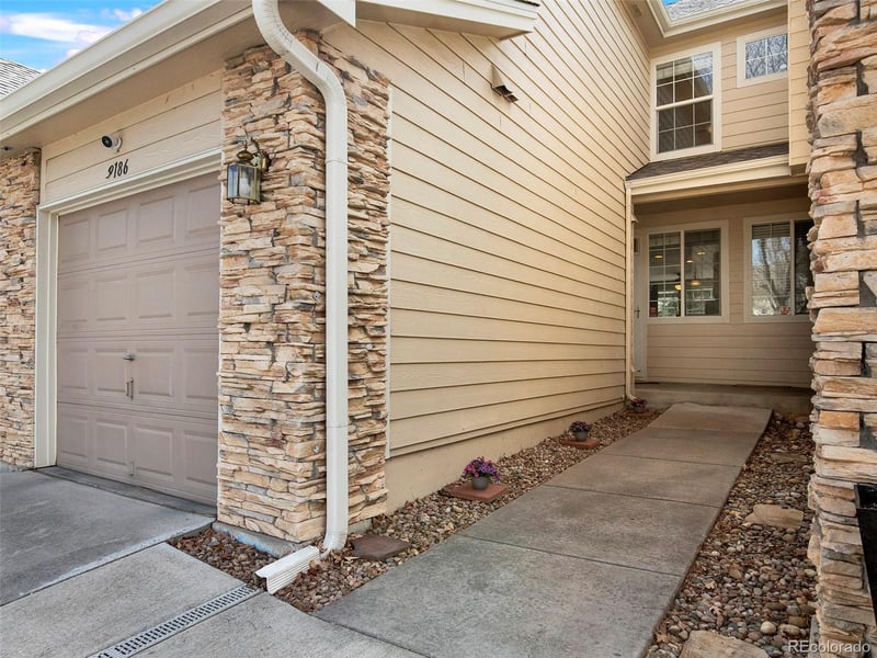 9186 Phillips Dr, Littleton, CO 80128