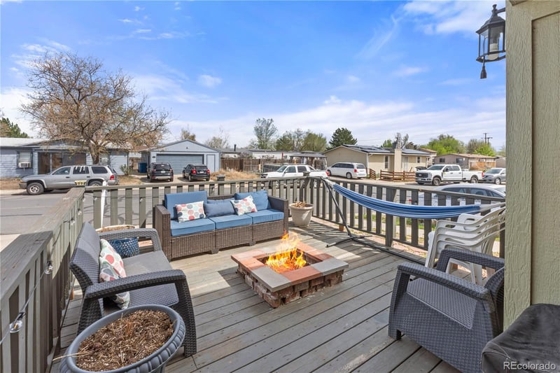 107 Willow Dr, Lochbuie, CO 80603