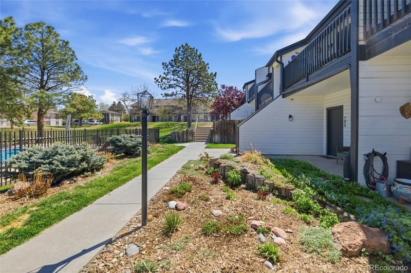 532 Oakwood Dr #B207, Castle Rock, CO 80104