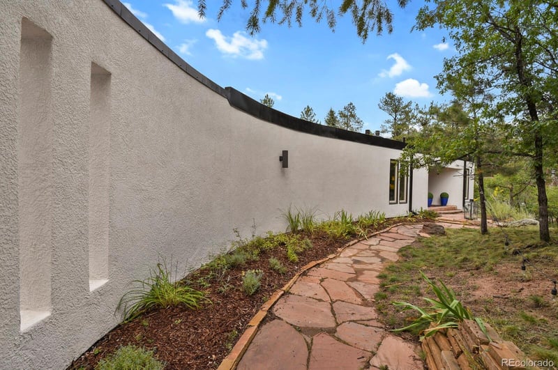 4693 Cheyenne Dr, Larkspur, CO 80118