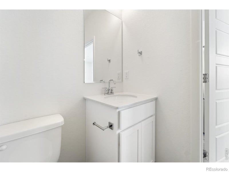 3852 Pinnacles Ct, Evans, CO 80620