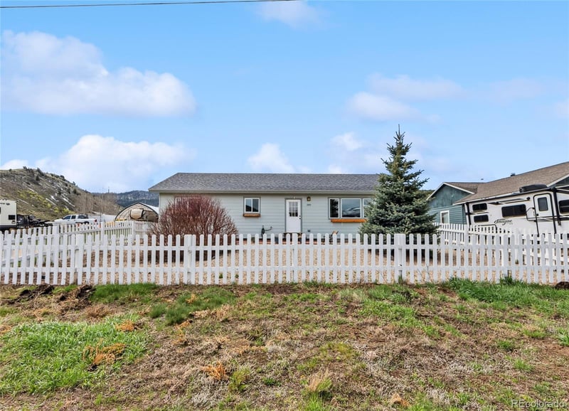 580 Byers Ave, Hot Sulphur Springs, CO 80451