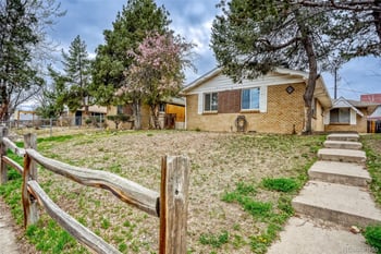 1231 Akron St, Aurora, CO 80010