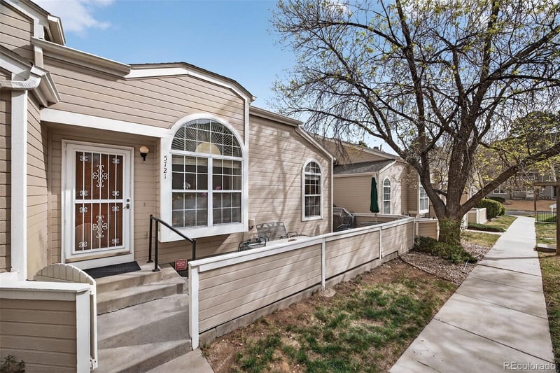 5721 Asbury Pl, Lakewood, CO 80227