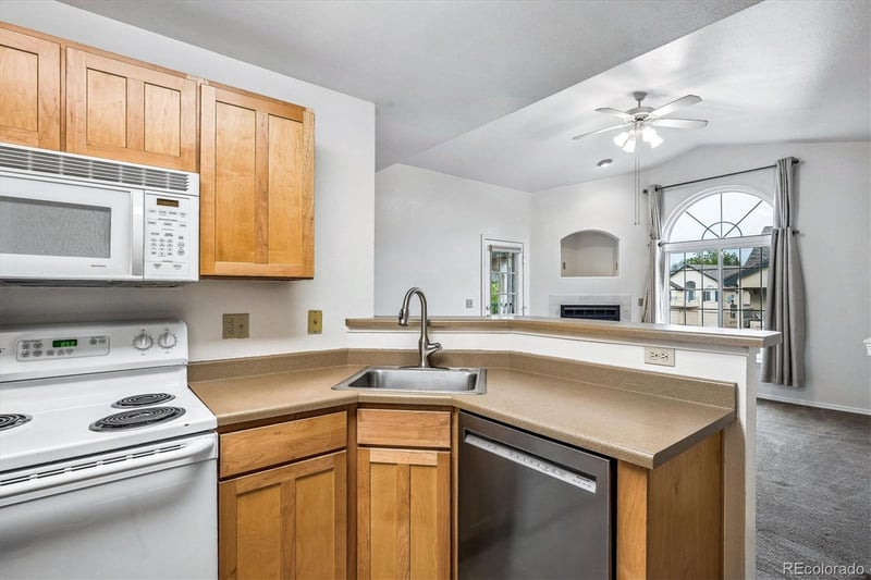 8691 E Dry Creek Rd #825, Englewood, CO 80112