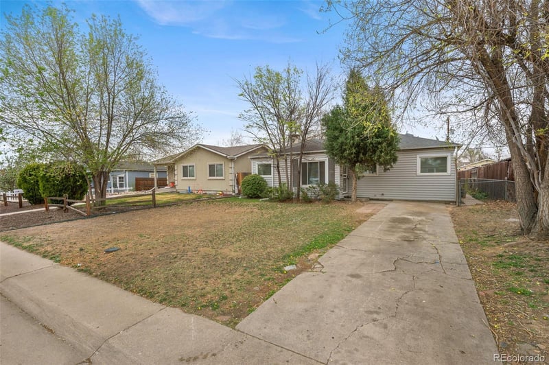 2208 Hanover St, Aurora, CO 80010