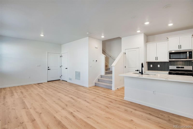 22224 6th Pl, Aurora, CO 80018