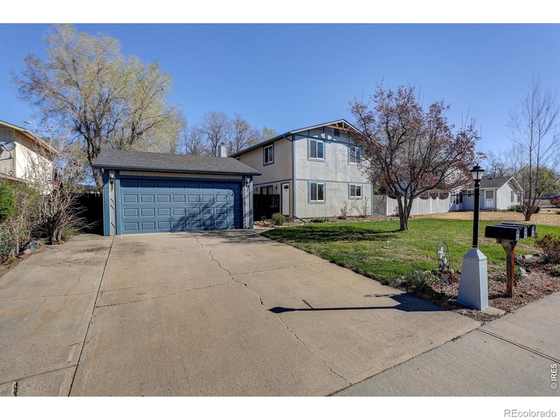 582 Highland Dr, Longmont, CO 80504