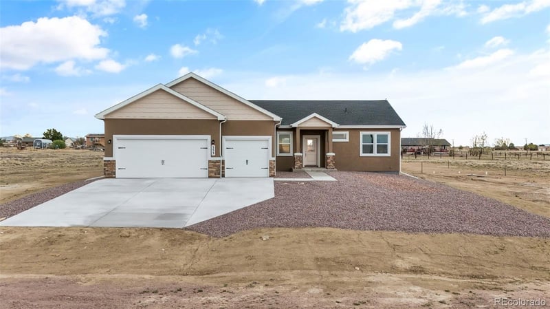 353 Ashford Dr, Pueblo, CO 81007