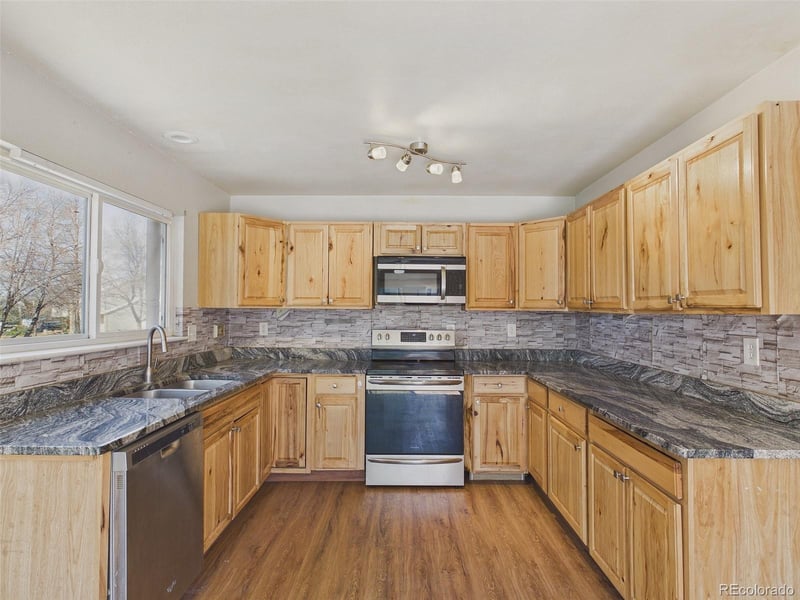 17434 Ford Dr, Aurora, CO 80017