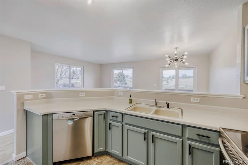 1984 102nd Cir, Thornton, CO 80229