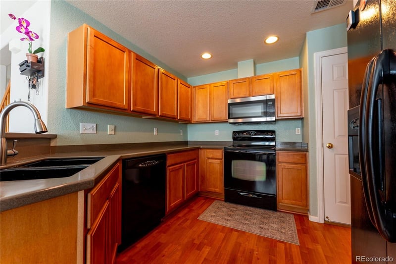 17285 Wyoming Pl, Aurora, CO 80017