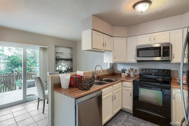11913 Kepner Dr, Aurora, CO 80012