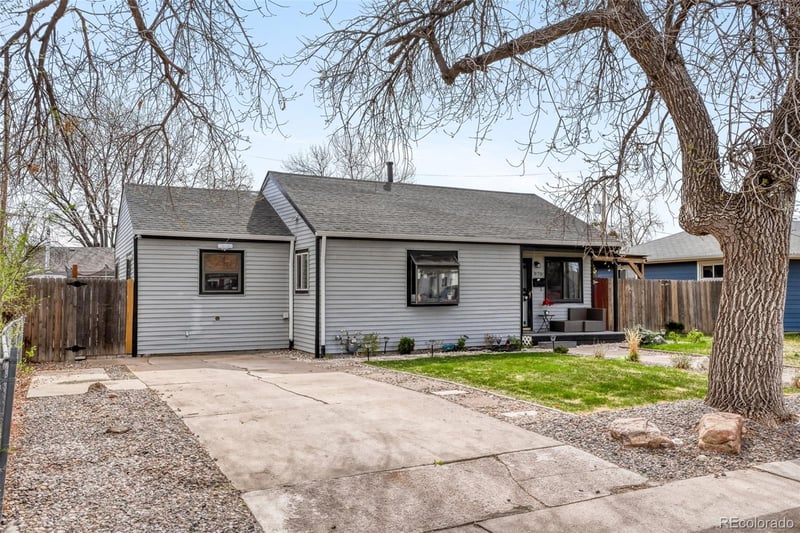 970 Nile St, Aurora, CO 80010