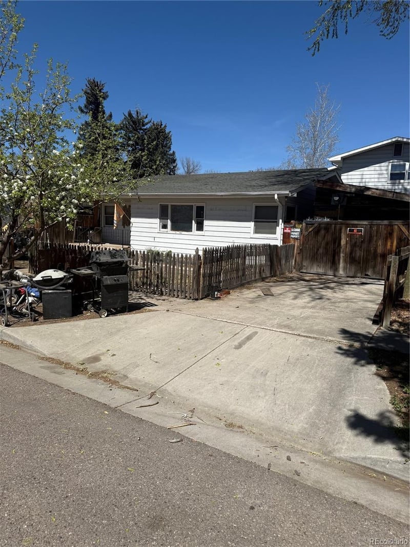 335 11th St, Loveland, CO 80537