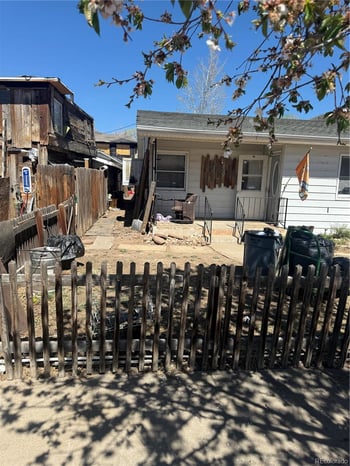 335 11th St, Loveland, CO 80537