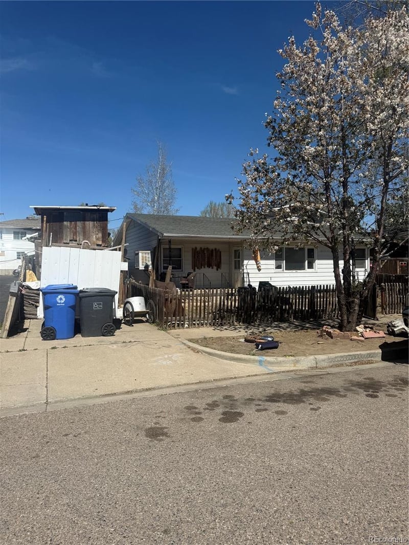 335 11th St, Loveland, CO 80537