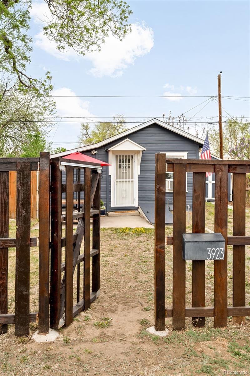 3923 Grant St, Englewood, CO 80113