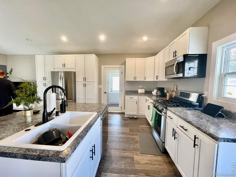 304 High School Ave, Holyoke, CO 80734