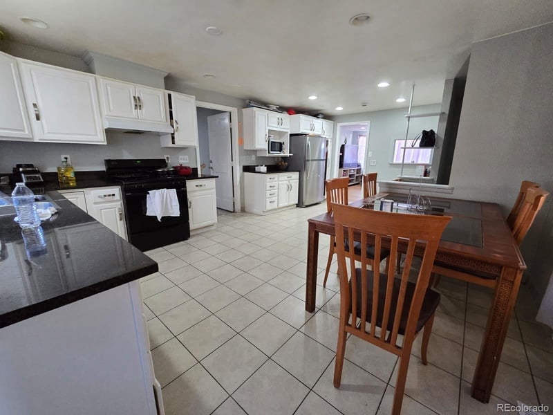 775 Geneva St, Aurora, CO 80010