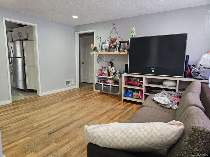 775 Geneva St, Aurora, CO 80010