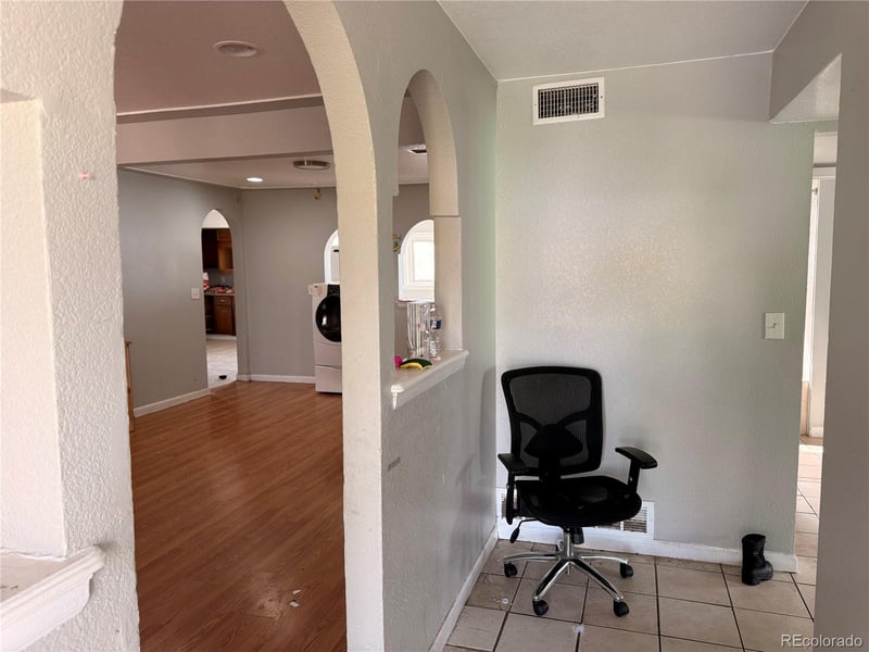 815 Zion St, Aurora, CO 80011