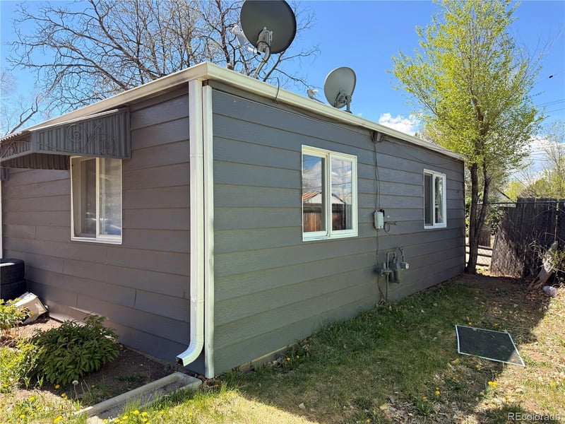 815 Zion St, Aurora, CO 80011