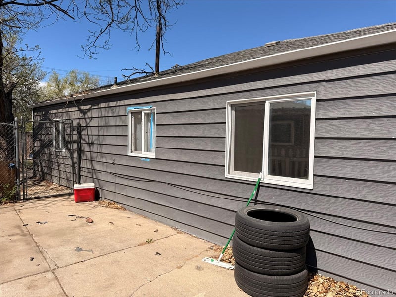 815 Zion St, Aurora, CO 80011