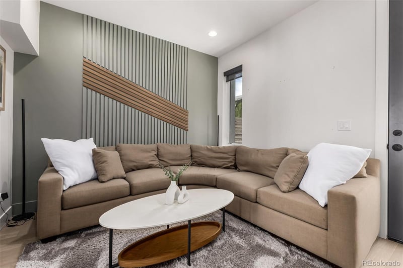 2588 Broadway , Denver, CO 80210