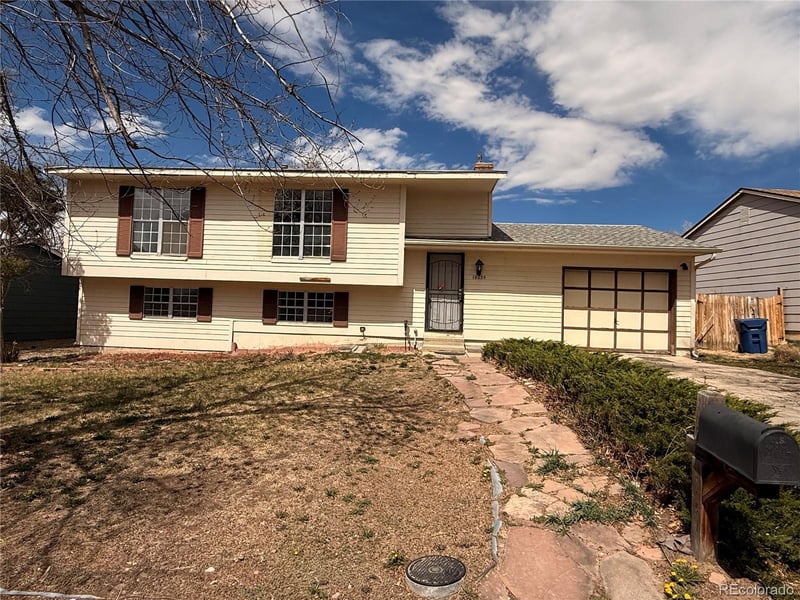 18035 Iowa Dr, Aurora, CO 80017