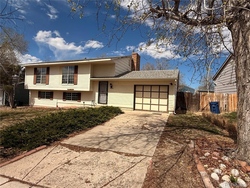 18035 Iowa Dr, Aurora, CO 80017