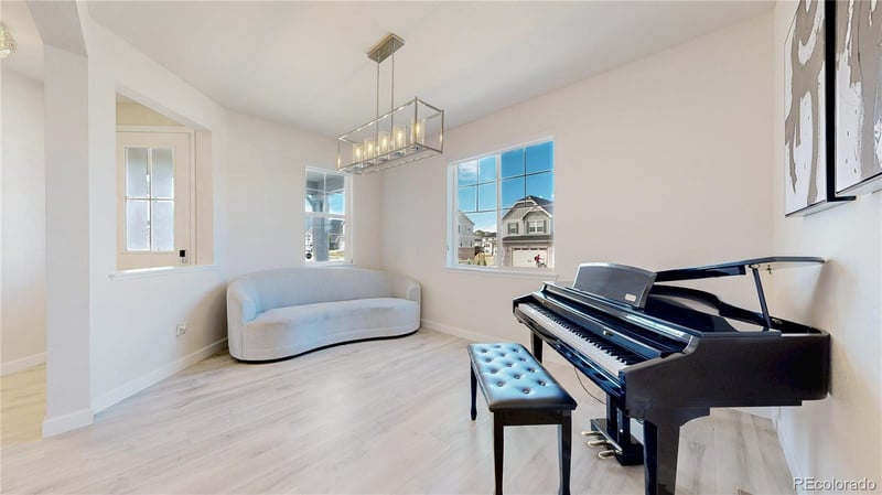 27615 Geddes Pl, Aurora, CO 80016